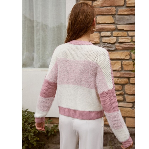 ๐ฅ Fuzzy Pink Colorblock Pullover Sweater - Picture 8 of 12